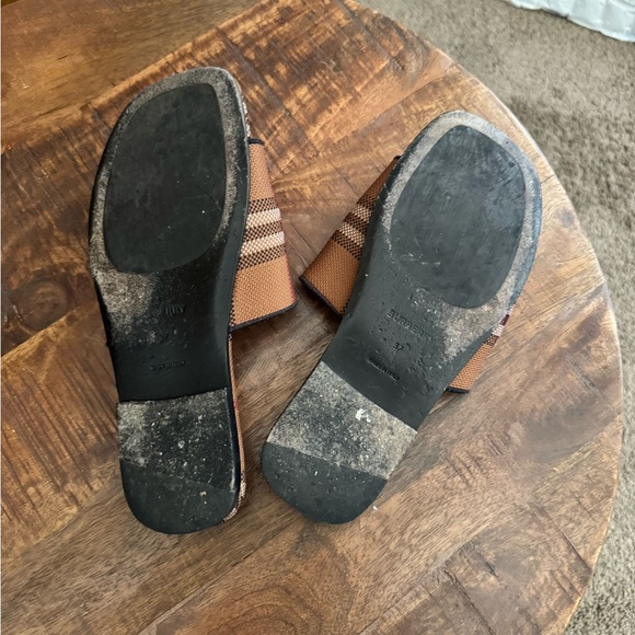 Burberry Wilma Check Flat Slide Sandals On Leather Size 37 - Picture 7 of 7